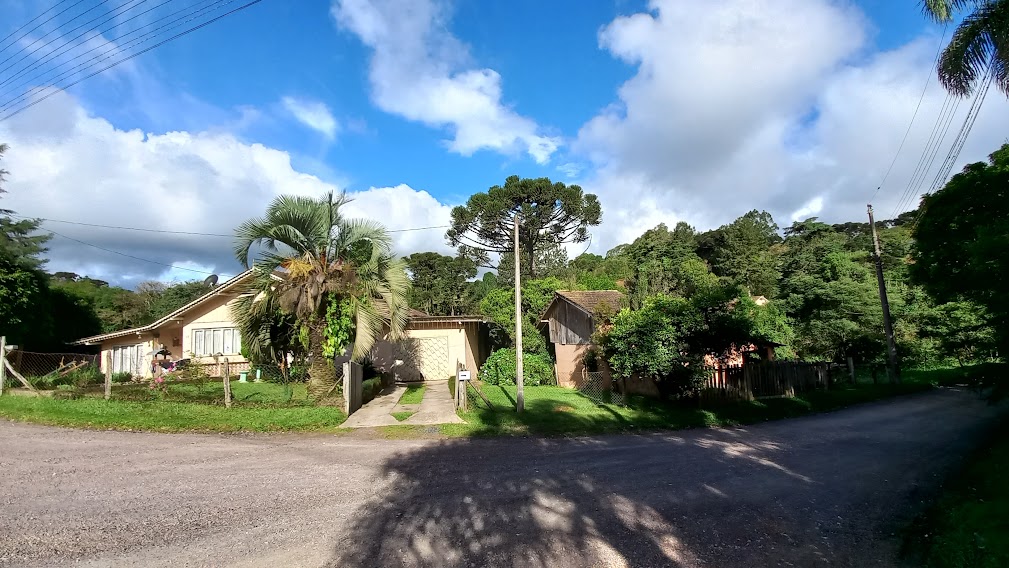 DUAS CASAS COM TERRENO, CONTENDO A ÁREA DE 16.354,50M² EM RIO VERMELHO POVOADO – SÃO BENTO DO SUL – SC. CÓD. CA029